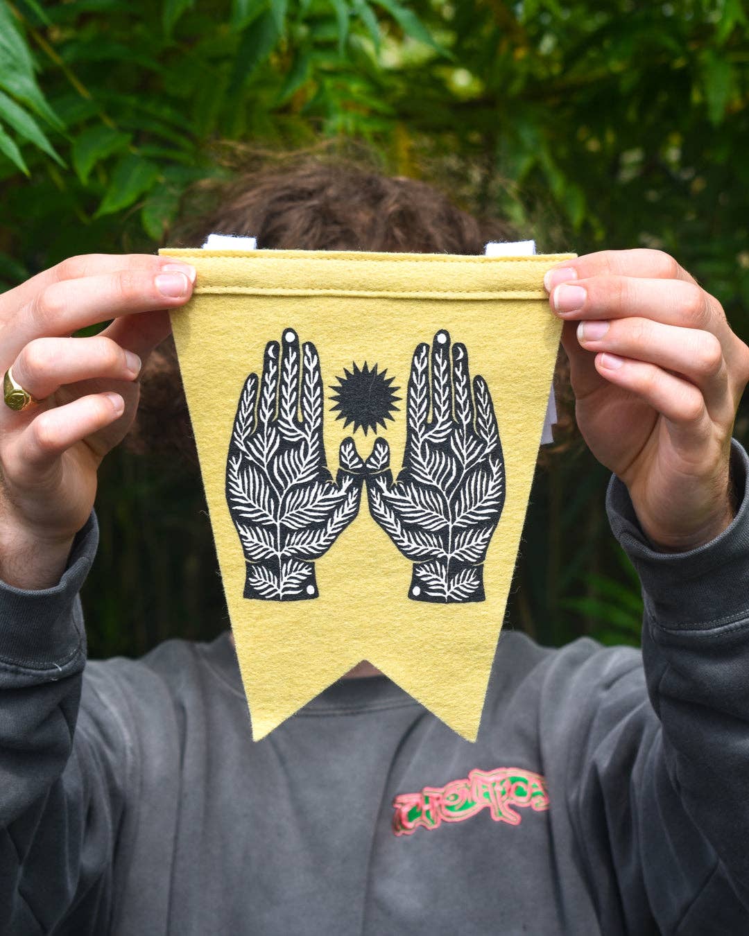 Palms Fishtail Pennant - Thumbnail 2